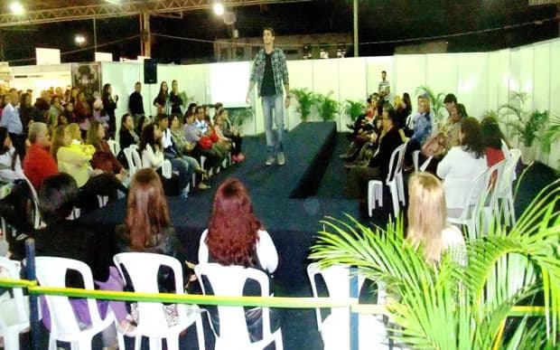 Produtores assistem a uma palestra durante a exposição de 2013