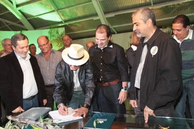 Assinatura do convênio da Coagro para o plantio de cana em 2013