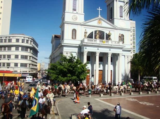 Cavalgada passa pela igreja, 2017