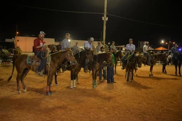 Cavaleiros na pista à noite, 2018