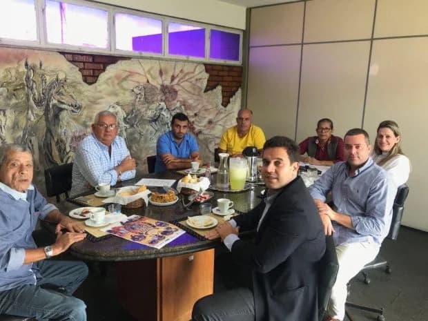 Diretoria da Fundação recebe o prefeito à mesa, em 2018