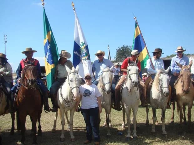 Cavalgada com bandeiras em 2014