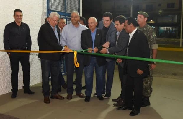 Corte da fita no portão principal na abertura de 2018